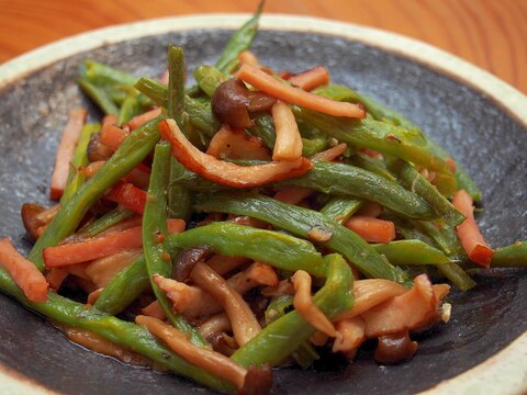 簡単おつまみ！いんげんとベーコンの蒸し煮